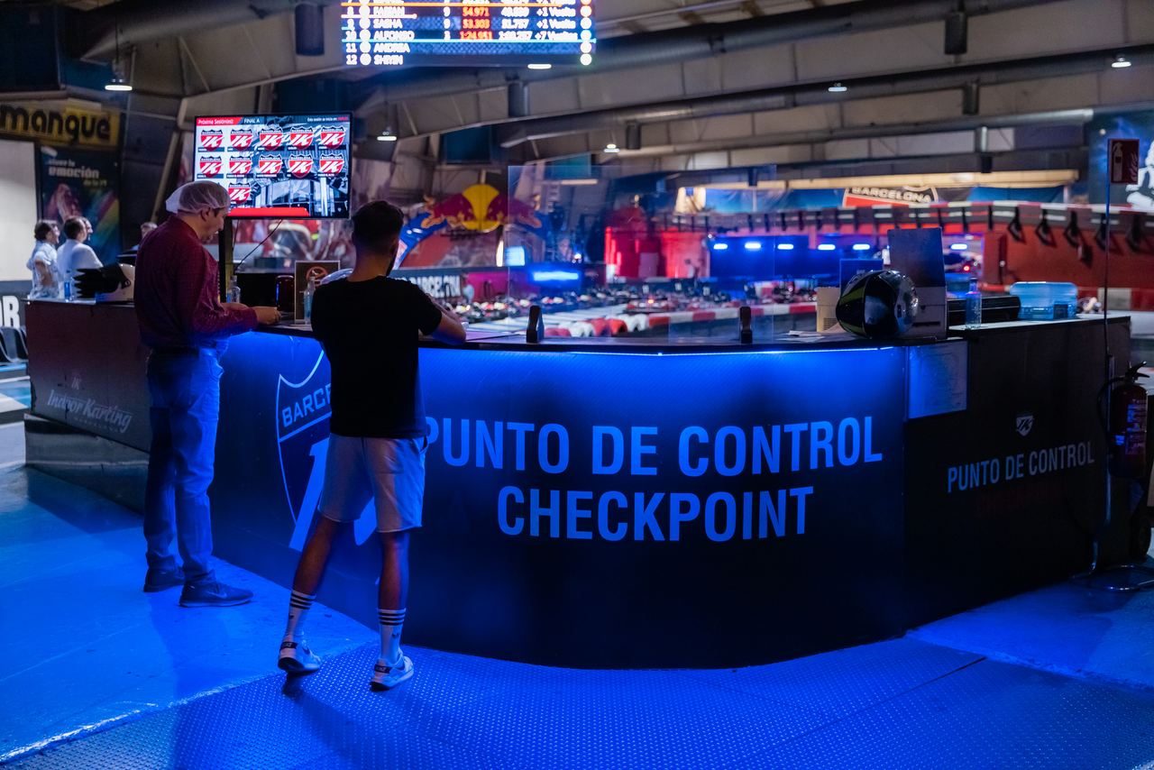 Escena del evento Fluendo Karting Team Building en Barcelona — producción Bacus Events