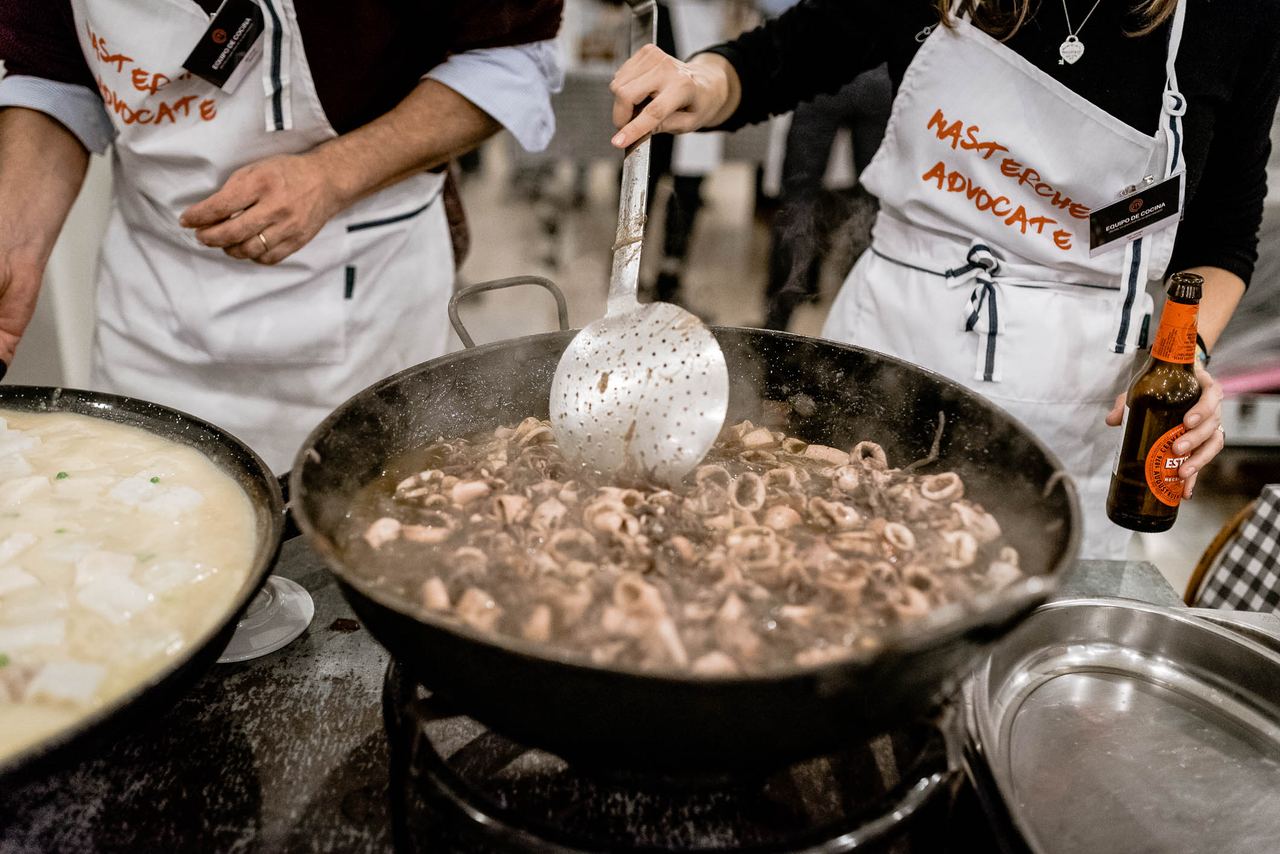 Escena del evento Isdin Team Building MasterChef en Barcelona — producción Bacus Events