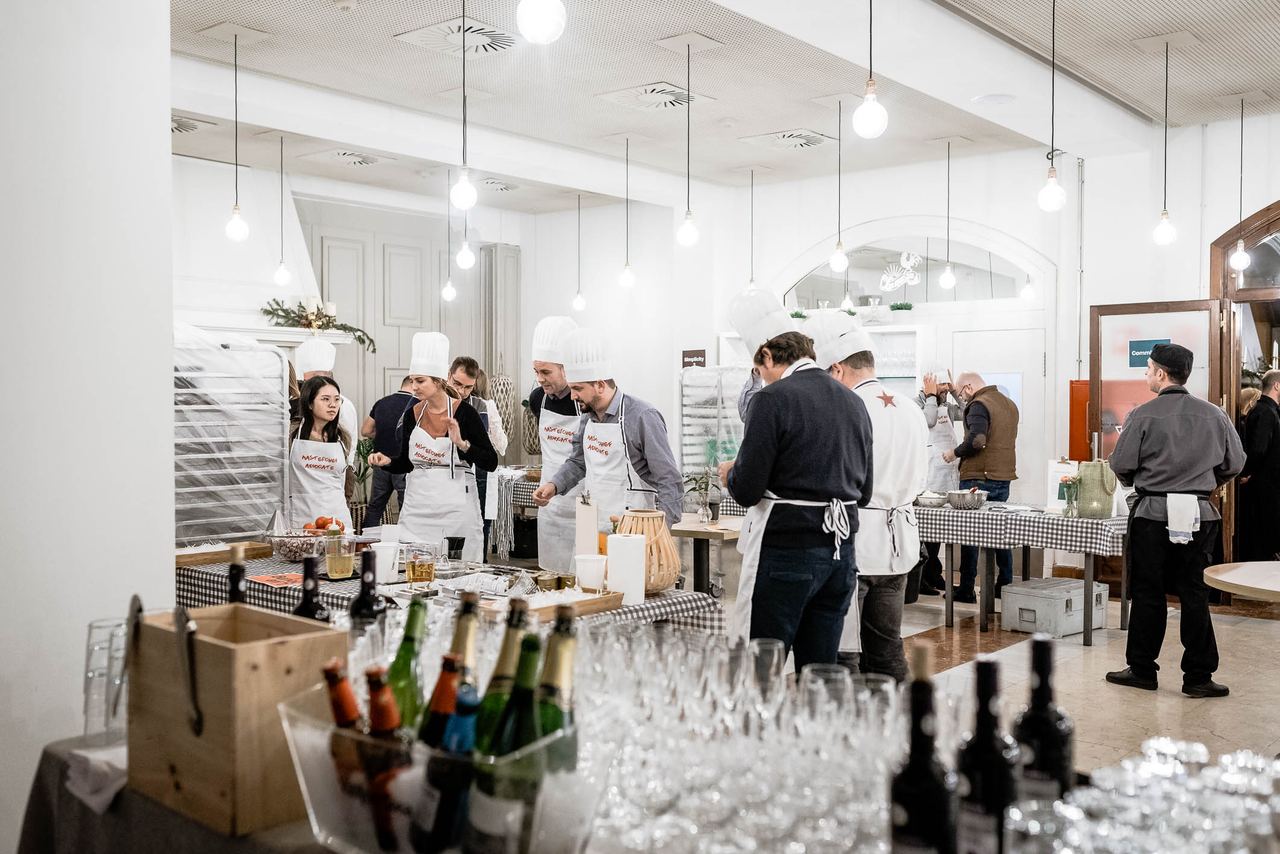 Escena del evento Isdin Team Building MasterChef en Barcelona — producción Bacus Events
