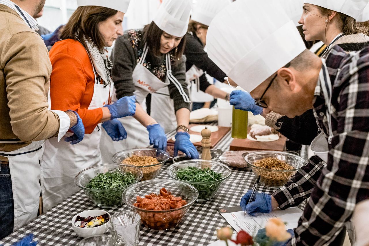 Escena del evento Isdin Team Building MasterChef en Barcelona — producción Bacus Events