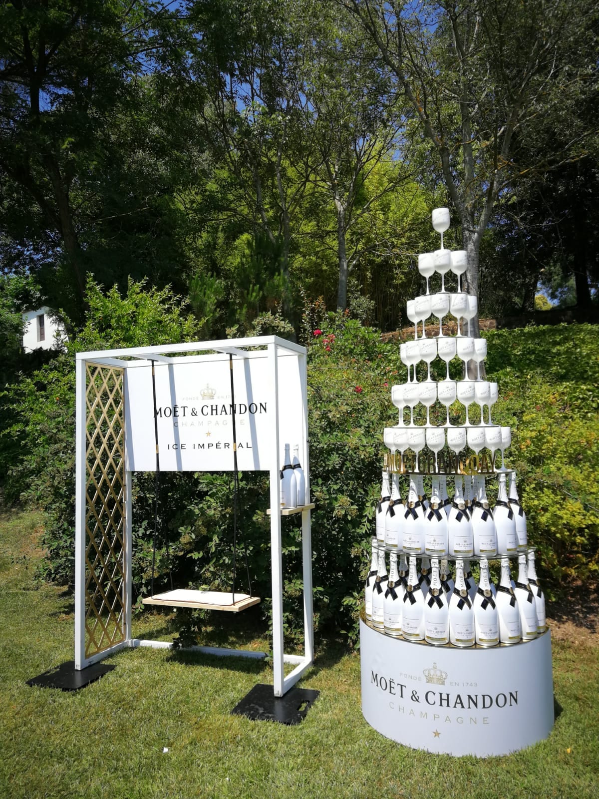 Torre de champán Moët & Chandon en Louis Vuitton Summer Party — Bacus Events