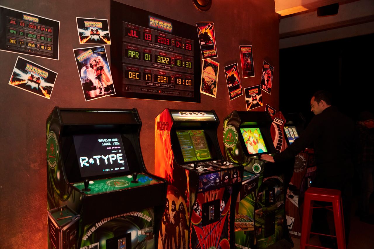 Escena del evento Novarama Back to the Future en Barcelona — producción Bacus Events