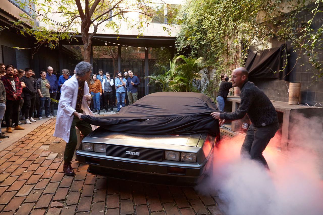 Escena del evento Novarama Back to the Future en Barcelona — producción Bacus Events