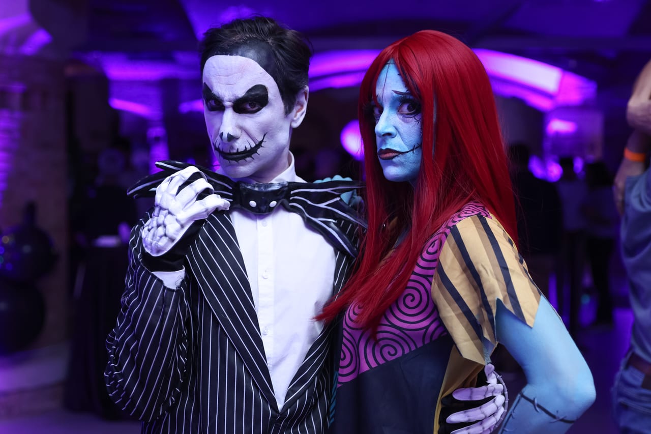 Actores caracterizados Nightmare Before Christmas en la velada Novarama — producción Bacus Events