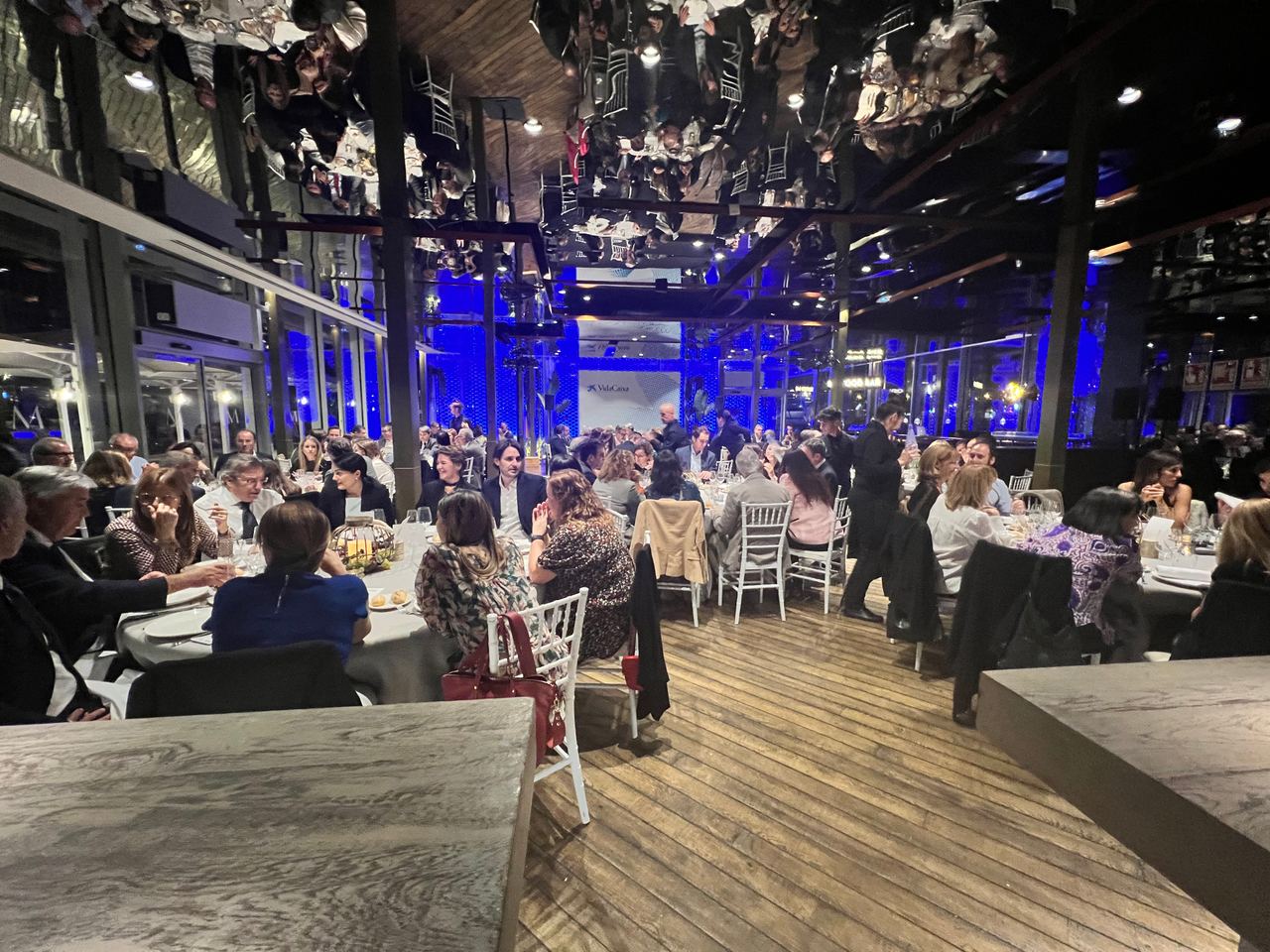 Escena del evento VidaCaixa Cena Mediadores Barcelona — producción Bacus Events