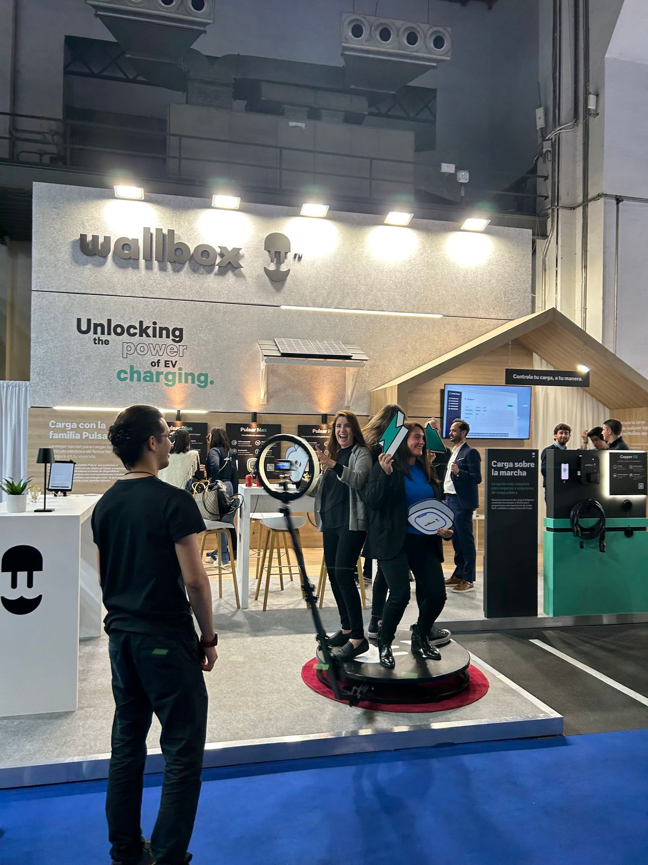 Escena del evento Wallbox Stand Automobile Barcelona — producción Bacus Events