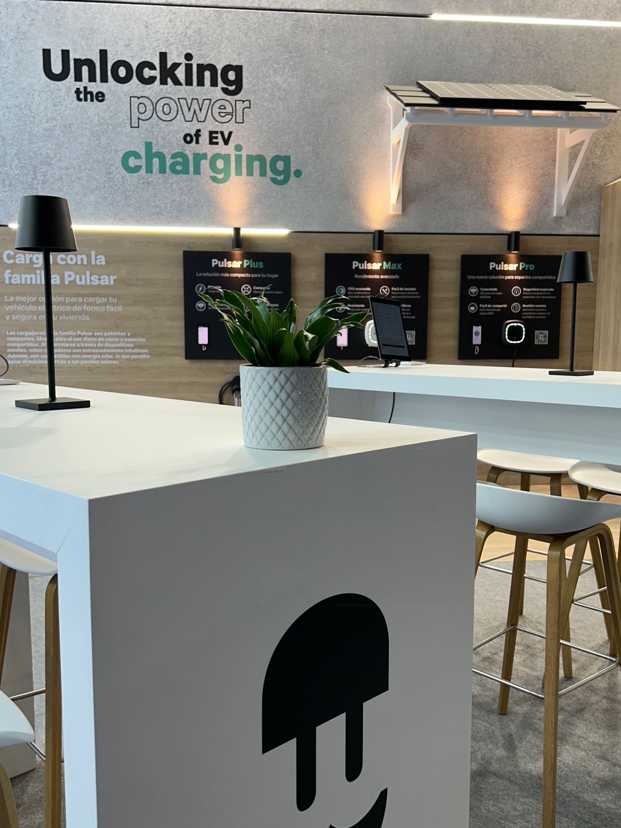 Escena del evento Wallbox Stand Automobile Barcelona — producción Bacus Events