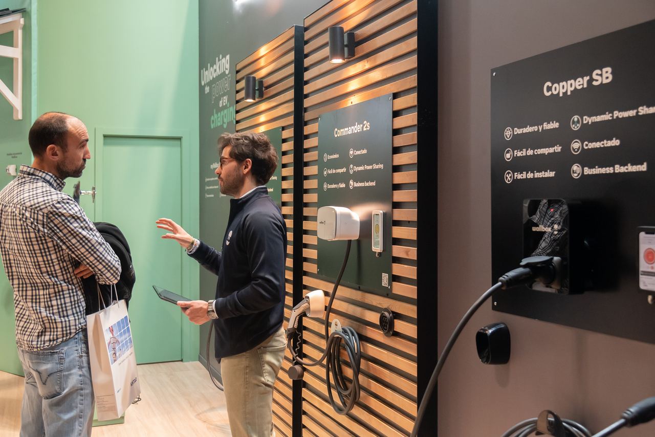 Escena del evento Wallbox Stand Genera Madrid en Madrid — producción Bacus Events