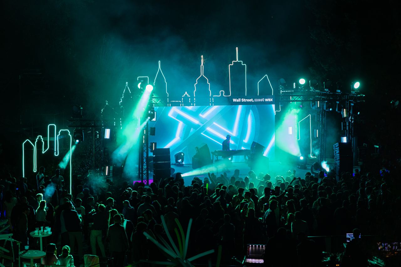 Escena del evento Wallbox Wall Street en Barcelona — producción Bacus Events